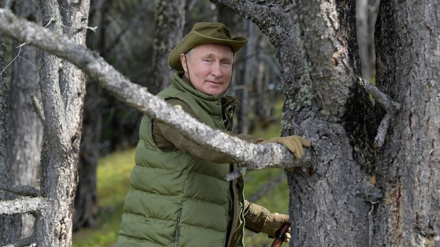 Песков рассказал, почему Путин не ездит отдыхать за границу