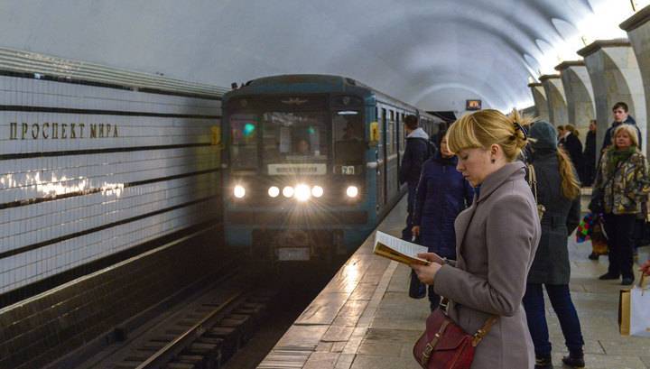 Пассажиров высадили, состав убрали: сбой в московском метро