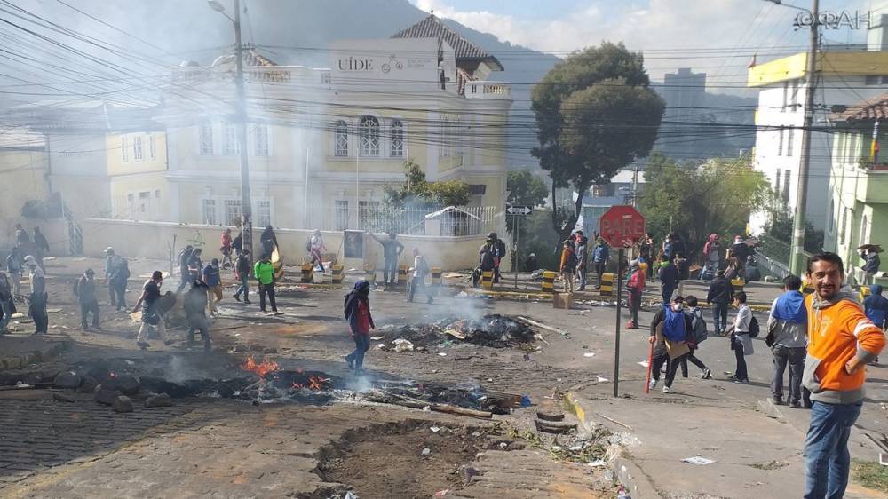 Полиция Эквадора отбила у протестующих здание парламента и прилегающие улицы