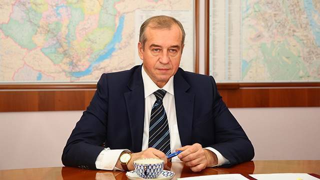 Губернатор Левченко оправдал повышение зарплаты нуждами бюджетников