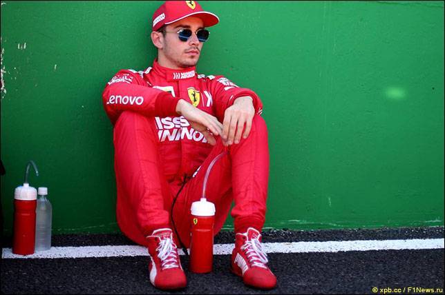 В FIA оштрафовали Леклера и Ferrari