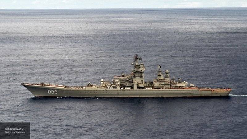 Конгрессмен поздравил флот США, опубликовав в Сети фотографию российского крейсера