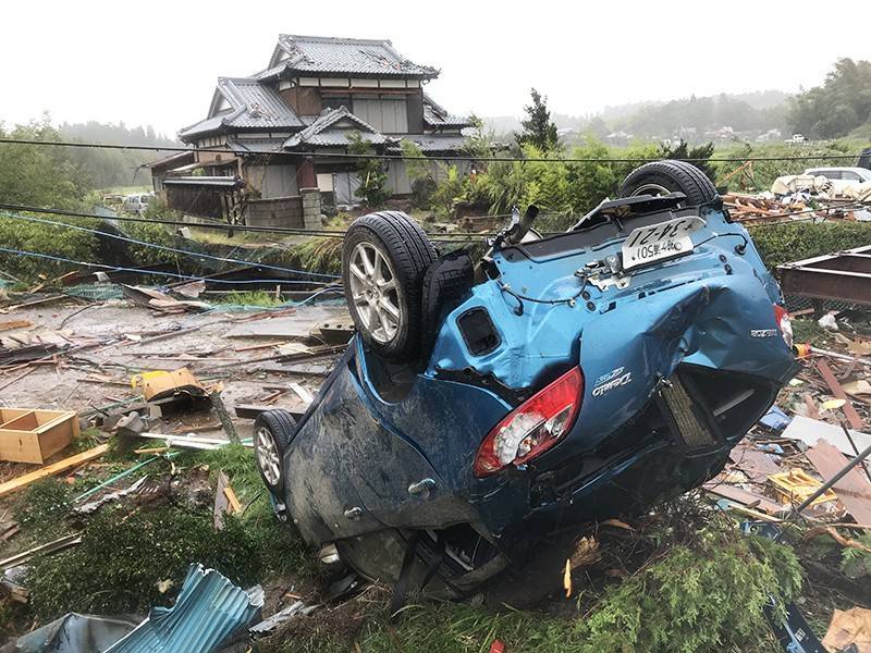 Десятки погибших: кадры последствий мощного тайфуна в Японии