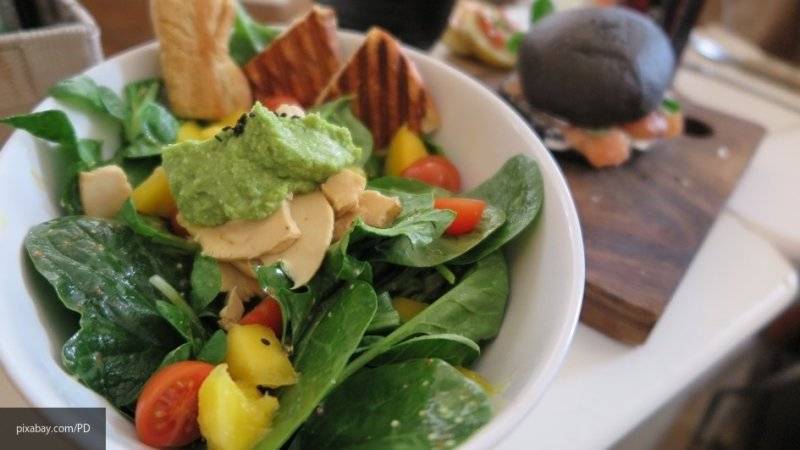 Ученые объяснили, как употребление салатов может довести до инсульта