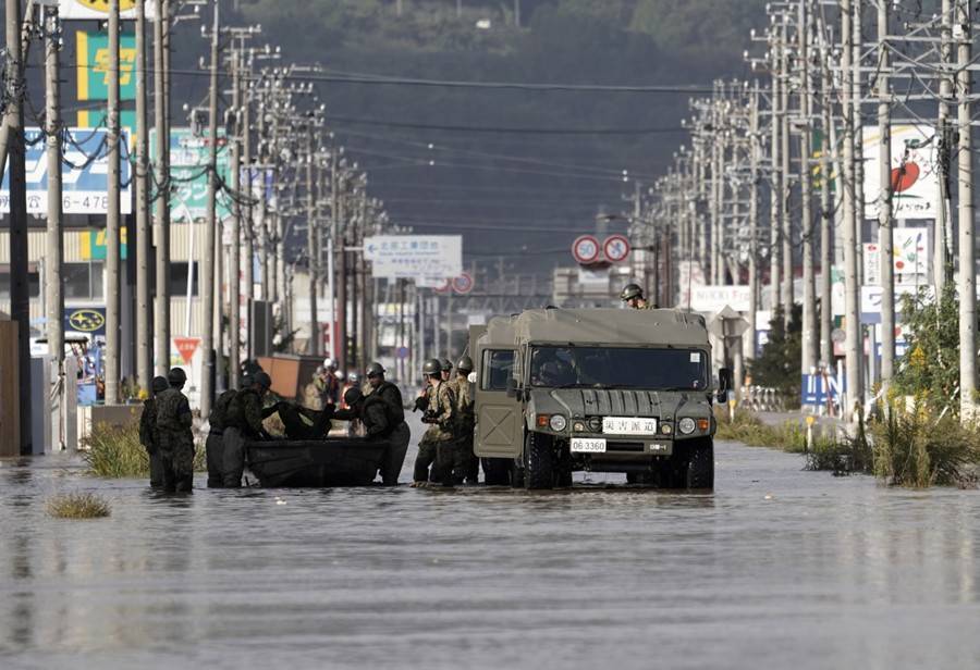 Число жертв тайфуна в Японии превысило 30 человек