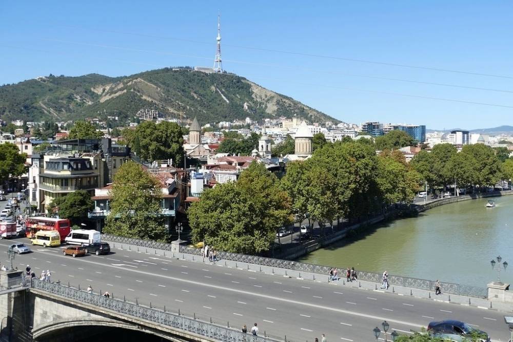 Таксист избил украинскую туристку в Тбилиси