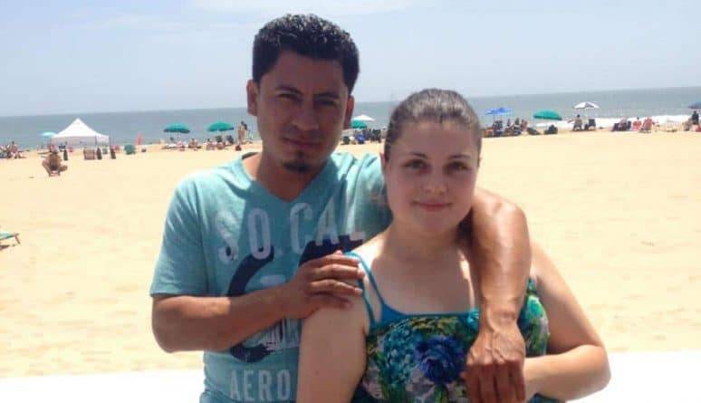 Супруги говорят, что иммиграционные власти заманили их на собеседование, чтобы депортировать мужа в Гондурас
