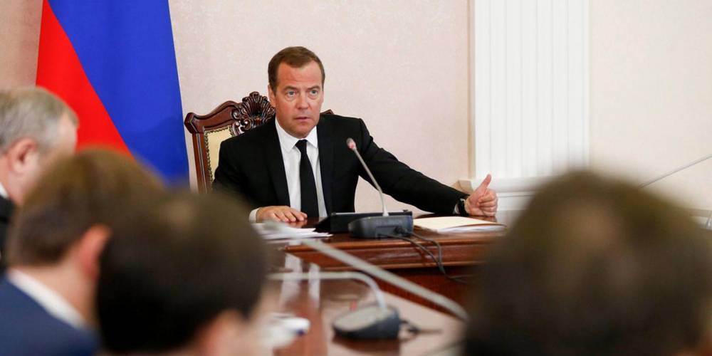 Медведев потребовал от губернаторов прекратить врать и манипулировать