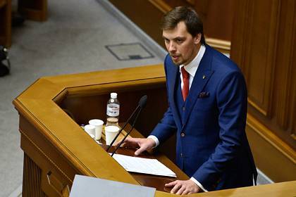 Украинский премьер заявил о работе на неонацистов