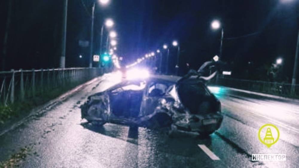 Появились фото искореженного в смертельном ДТП Peugeot в Тосненском районе