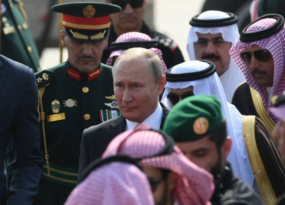 Король Саудовской Аравии устроил государственный прием в честь Путина