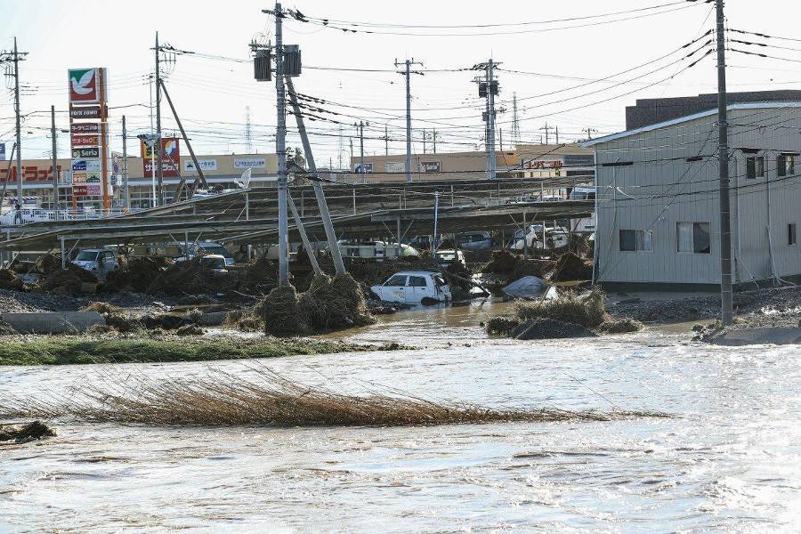 Число жертв тайфуна в Японии возросло до 53