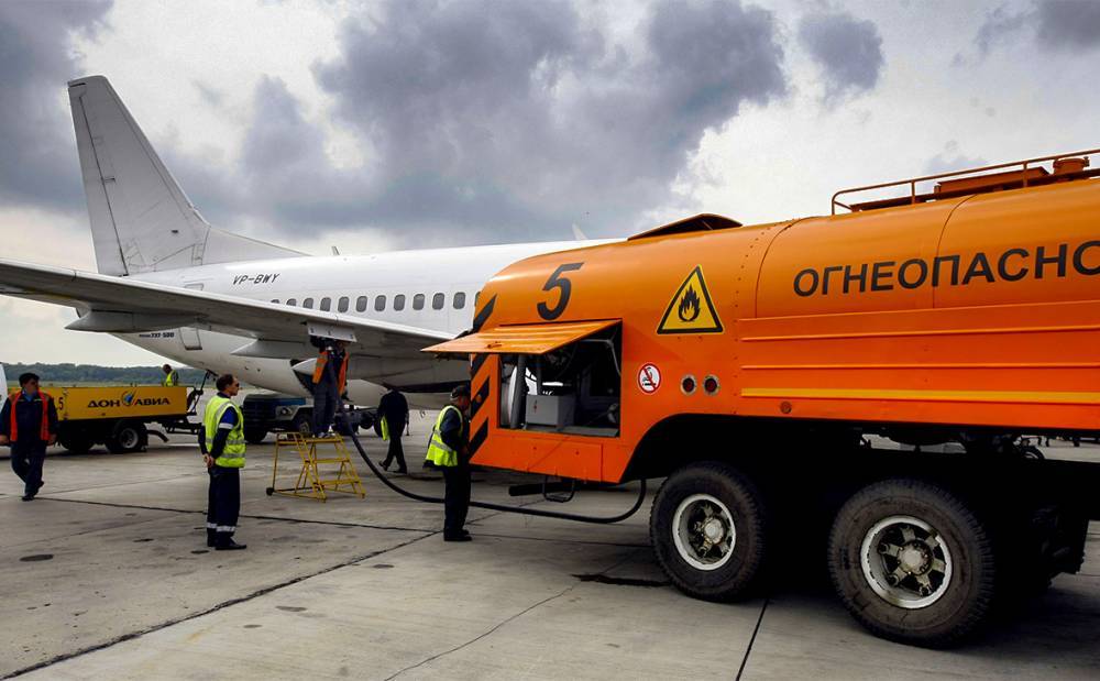 Путин поручил правительству компенсировать авиакомпаниям расходы на топливо
