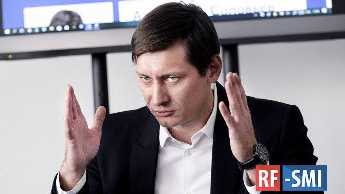 Помощник Гудкова ездил на форум Немцова ради получения финансирования для оппозиции