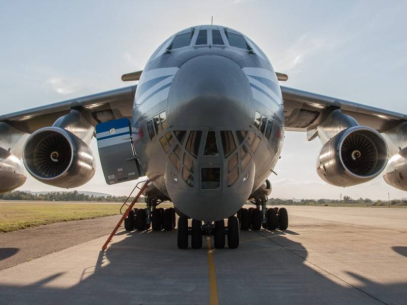 Самолёт Ил-76 совершил вынужденную посадку в Екатеринбурге