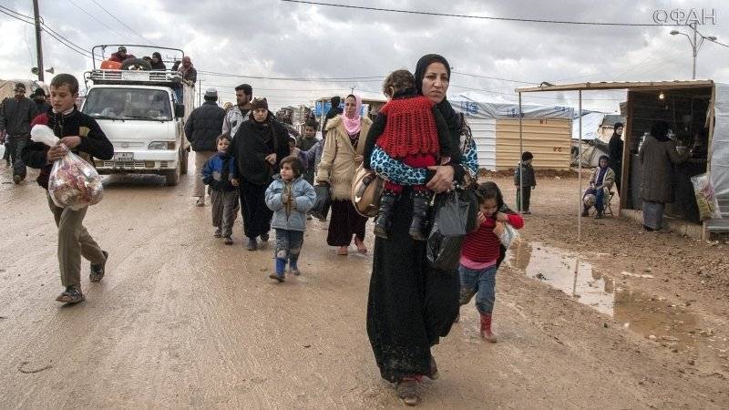 Более тысячи беженцев вернулись в Сирию из Ливана и Иордании