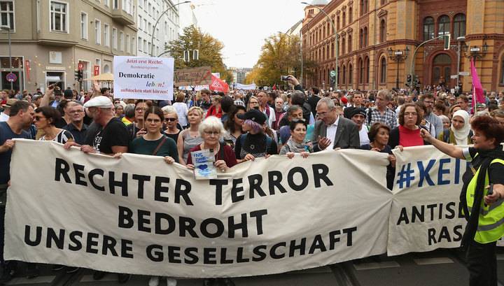 "Бабушки", антифашисты и ЛГБТ-активисты промаршировали по Берлину