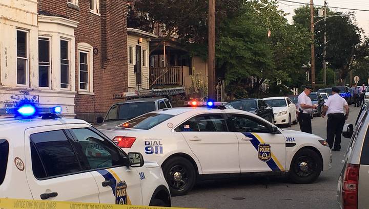 В Филадельфии злоумышленник открыл стрельбу на улице и ранил шесть человек