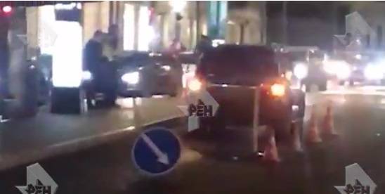 Видео с места наезда авто с "мигалкой" на ребенка в центре Москвы