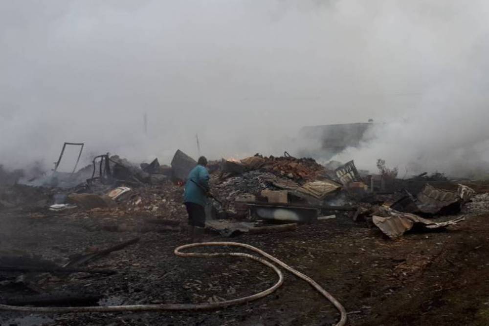 Пожар в Приморском районе уничтожил пять домов