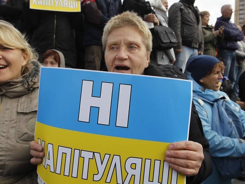 Более 40% украинцев не поддерживают протесты против «формулы Штайнмайера»