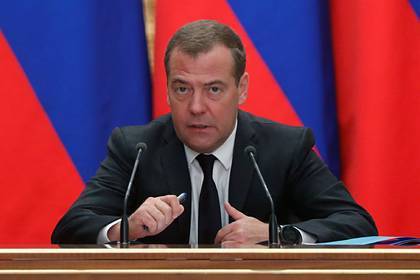 Медведев отчитал губернаторов за вранье