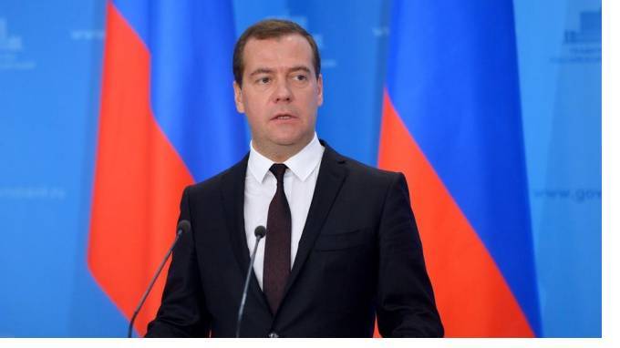 Медведев потребовал от губернаторов отчеты о задержках соцобъектов