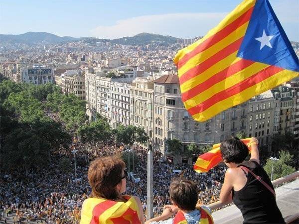 12 каталонских лидеров получили от 9 до 13 лет по делу о независимости Каталонии. В Барселоне начались протесты