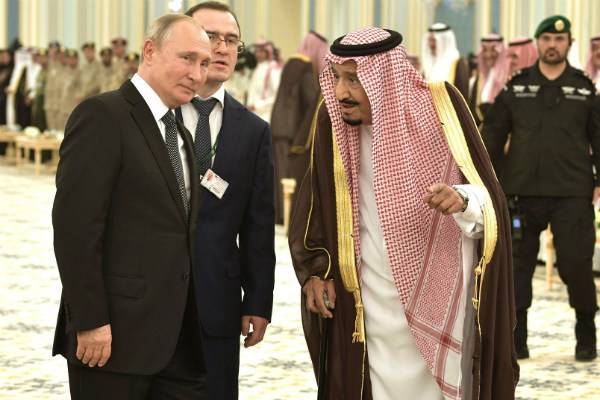 Путин подарил саудовскому королю камчатского кречета по кличке Альфа