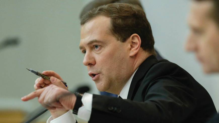 Медведев потребовал от губернаторов «прекратить вранье» в статистике по смертности