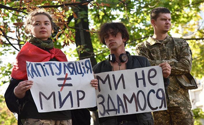 The Guardian (Украина): крайние правые и националисты проводят марш в Киеве, выступая против мирного плана на востоке Украины