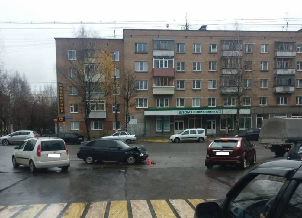 В аварии в центре Сыктывкара пострадали двое мужчин