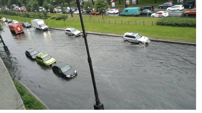 "Водоканал Санкт-Петербурга" предупредил о возможном подтоплении  улиц