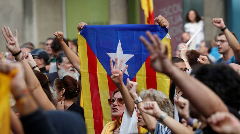 Число пострадавших при протестах в Каталонии возросло до 37