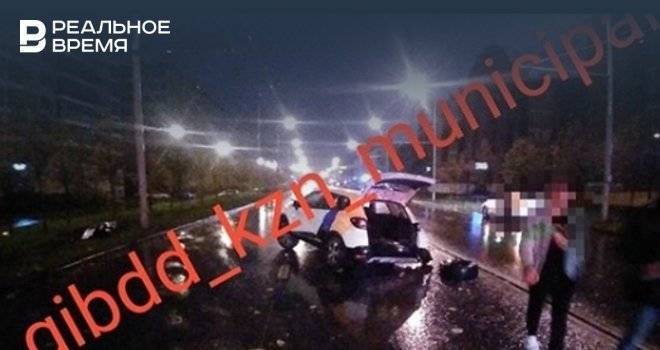 В Казани пьяная девушка врезалась в столб на каршеринговом авто