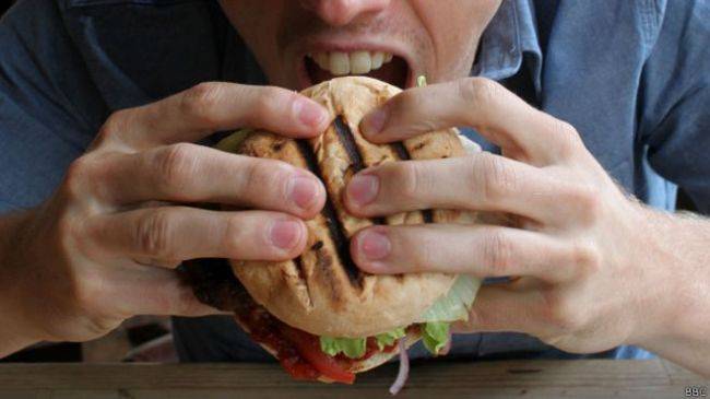 Фастфуд ведет к импотенции: гамбургер снижает уровень тестостерона на 25%