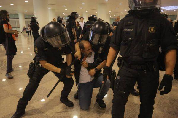 Приговор каталонским политикам-сепаратистам вызвал беспорядки в Барселоне