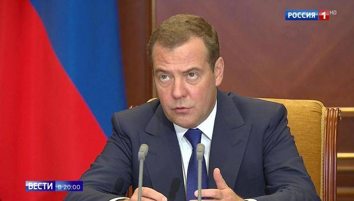 Может, просто работать не умеете: Медведев задал губернатором неудобные вопросы