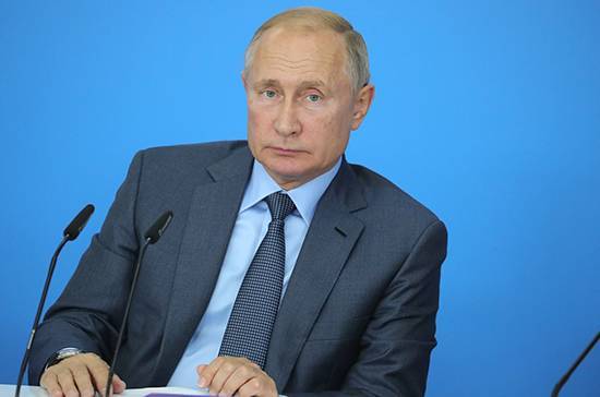 Путин поручил кабмину подготовить предложения по обеспечению Дальнего Востока скоростным Интернетом
