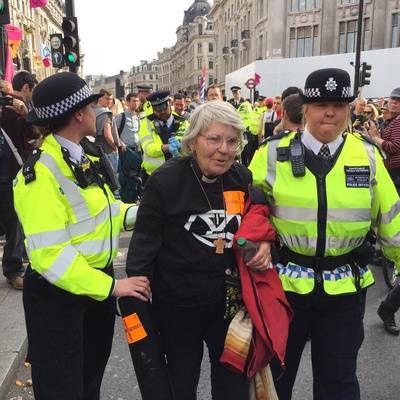 Полиция Лондона за неделю задержала почти 1,5 тысячи экоактивистов