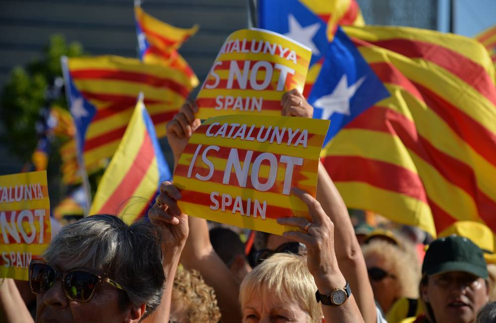 Во время протестов в Каталонии пострадали 56 человек
