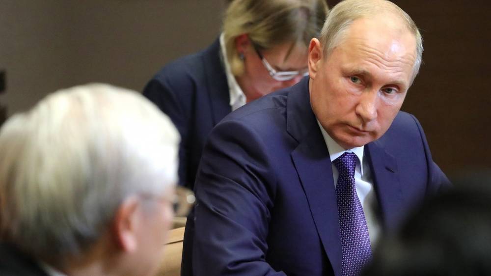 Путин поручил компенсировать перевозчикам расходы из-за роста цен на авиатопливо