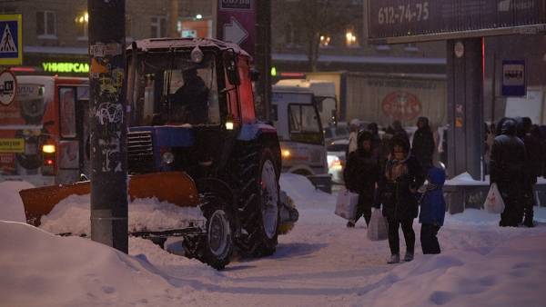 Закупку снегоуборочной техники для Петербурга обсудили в Смольном