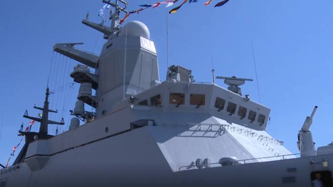 Американский флот поздравили картинкой с российским крейсером