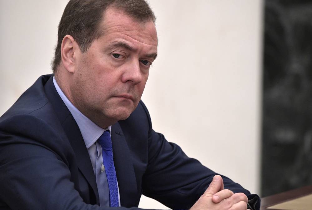 Медведев предложил поощрять регионы за профилактику пожаров в лесах