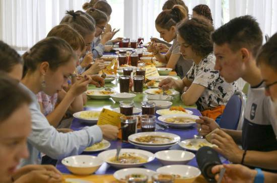 Минпросвещения назвало среднюю стоимость школьного питания в России