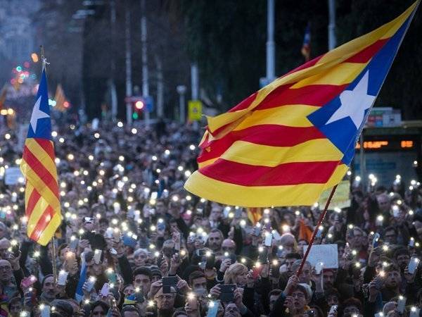 Россияне оказались на месте столкновения протестующих и полиции в Каталонии
