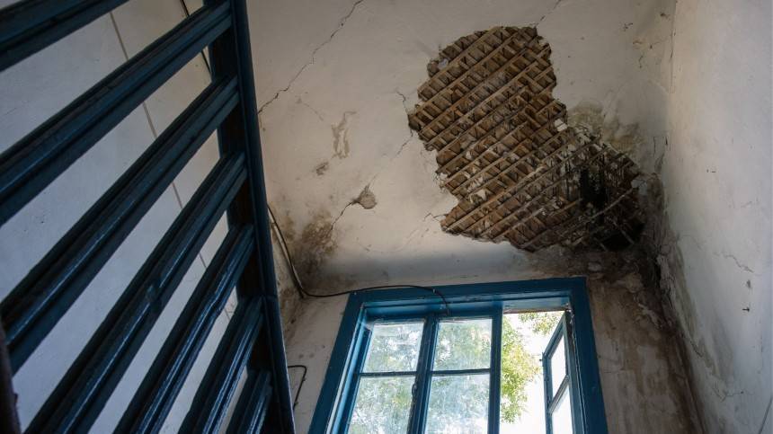 У жильцой аварийного дома на Урале чиновники грозятся отобрать детей