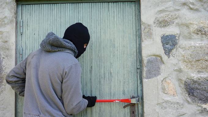 Полицейские раскрыли многомиллионную квартирную кражу в квартире на Одоевского