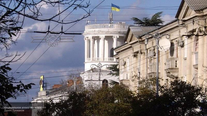 Киев выполнит Минские соглашения после роспуска ДНР и ЛНР, заявила Олифер